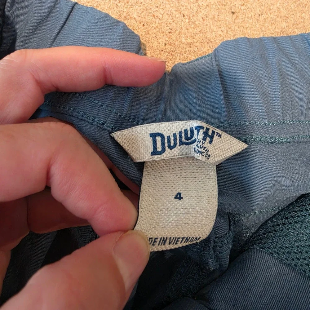 Duluth Trading Co Dry on the Fly Cargo Shorts Womens 4 Blue Hiking Outdoor